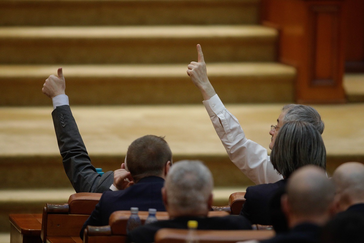 ULTIMA ORĂ | Legea care anulează examenul paralel de admitere la liceu a fost adoptată de Camera Deputaților