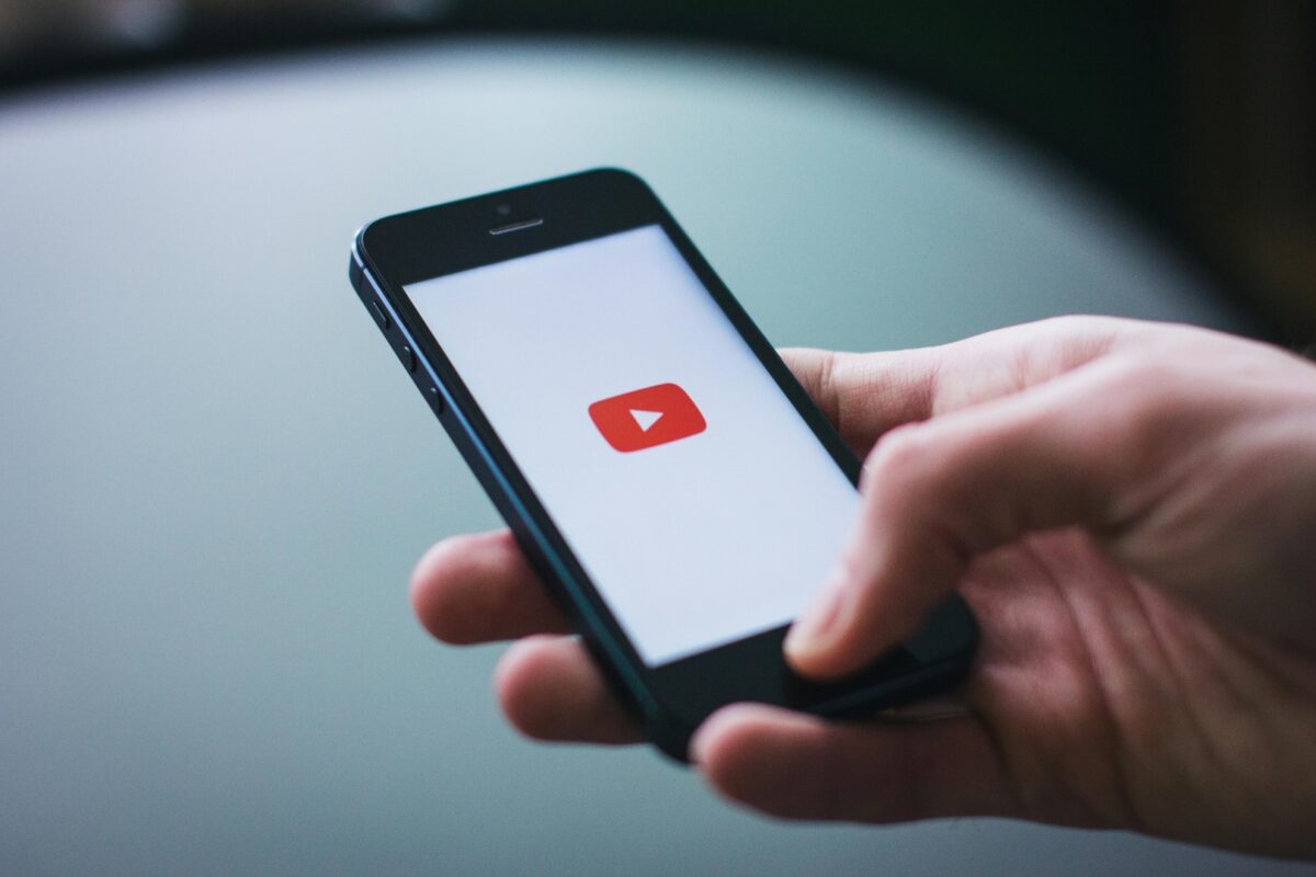 YouTube scumpește abonamentele Premium în România din septembrie. Care vor fi prețurile