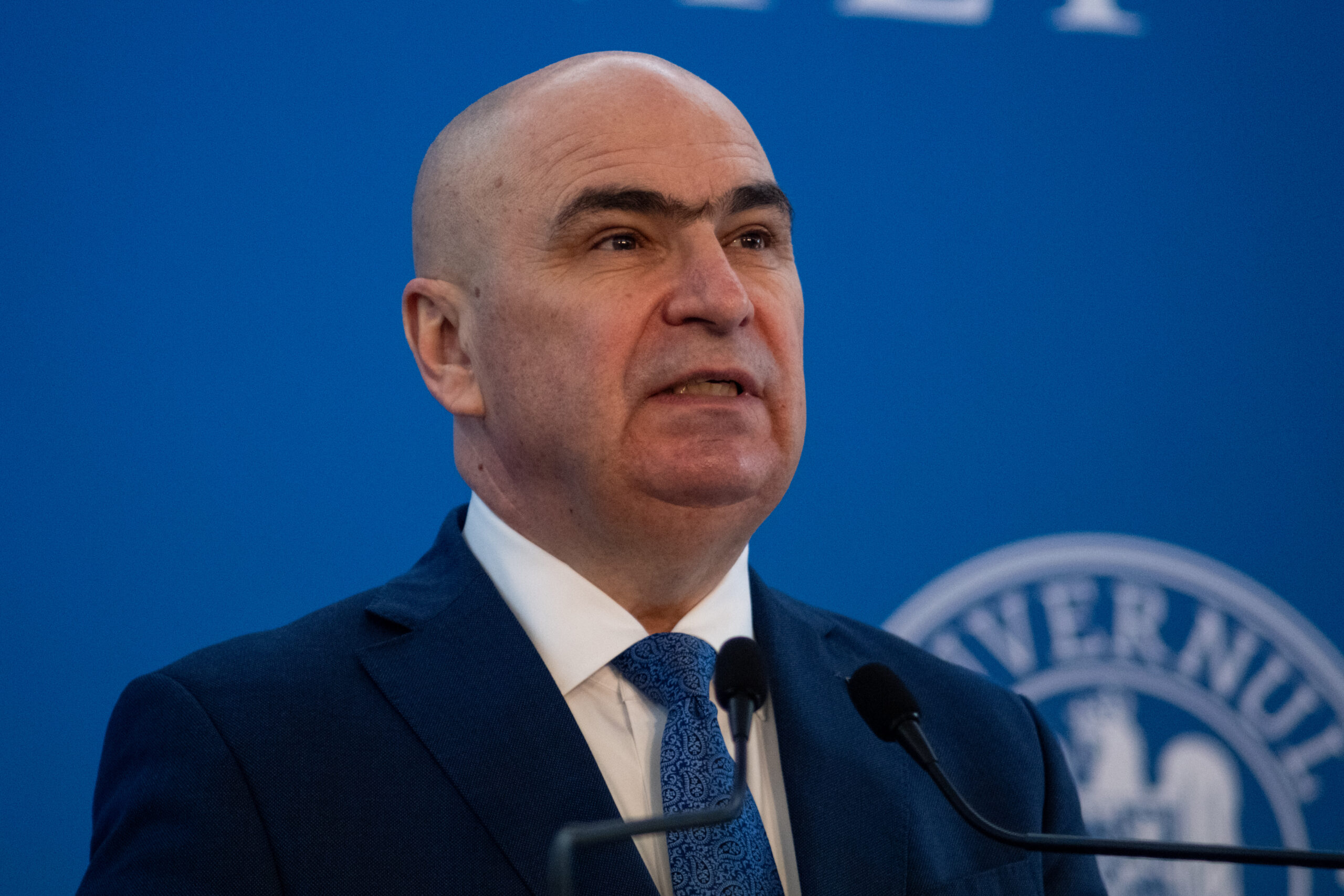 Bolojan: Legea integrității trebuie votată, chiar cu amendamentul „anormal” care îl vizează pe Fritz / Legea e jalon de 770 de milioane de euro în PNRR