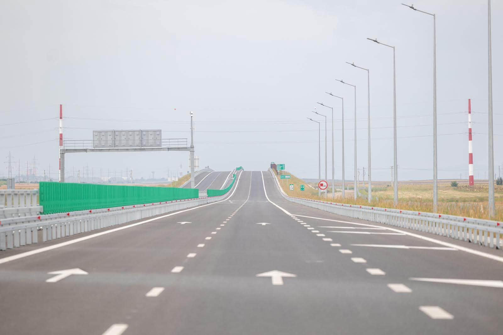 Ilie Bolojan anunță că luni se deschide tronsonul Adjud – Bacău din Autostrada Moldovei A7. Sunt gata 242 de km de autostradă din cei 319