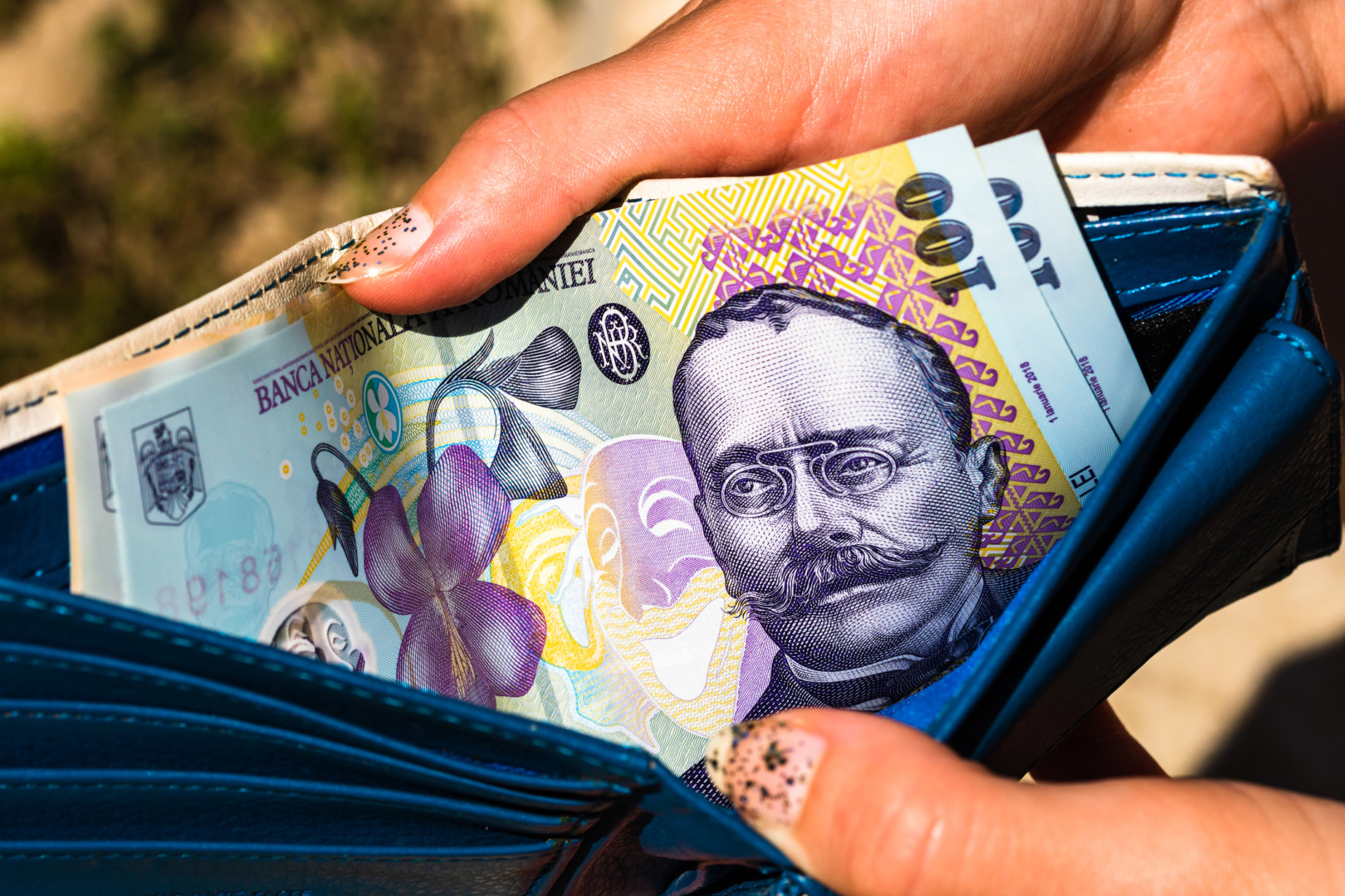 Noua Lege a salarizării: Mii de angajați din Sănătate ar putea pierde bani la salariu, dar peste 92% ar avea creșteri / De ce apar scăderile de venit