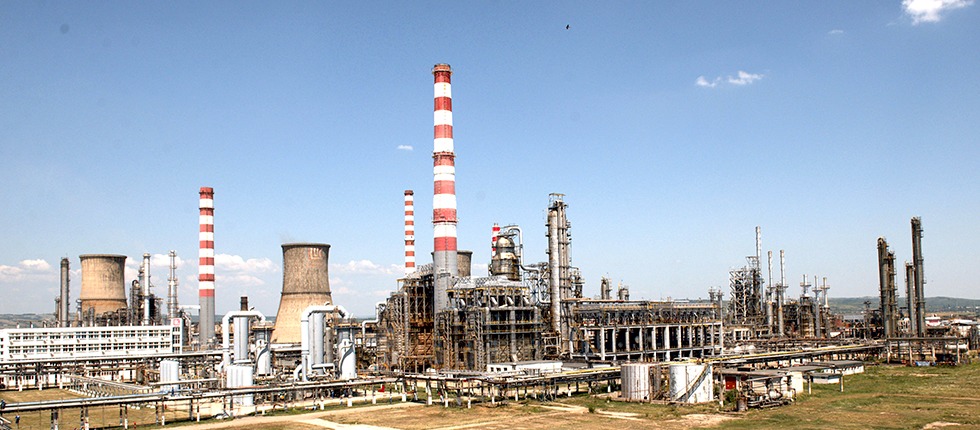 Petrotel Lukoil a cerut intrarea în insolvență pentru a evita falimentul: Rafinăria își caută cumpărător sub presiunea sancțiunilor SUA