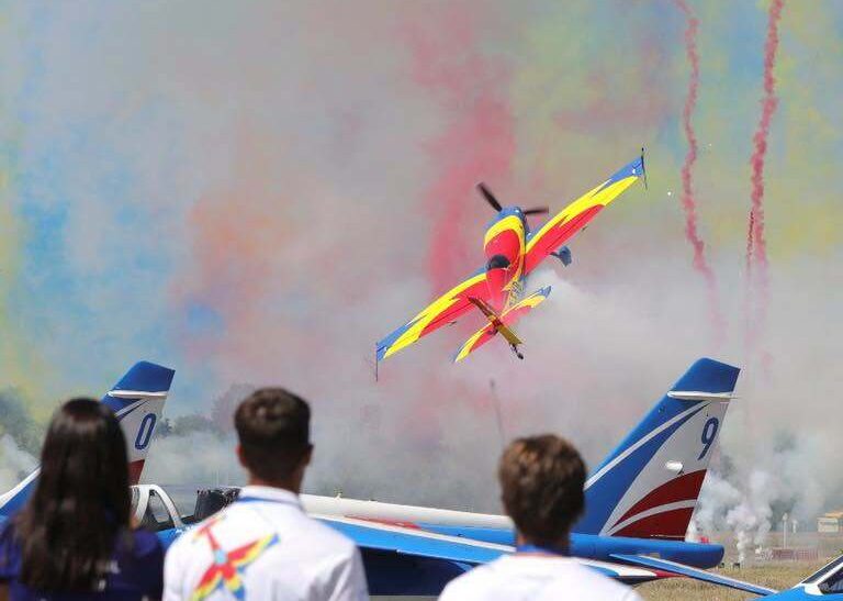 VIDEO | Bucureștiul devine scena unui spectacol aerian de proporții la BIAS 2026. Peste 200 de participanți și aeronave spectaculoase, sâmbătă, la Băneasa / Programul evenimentului