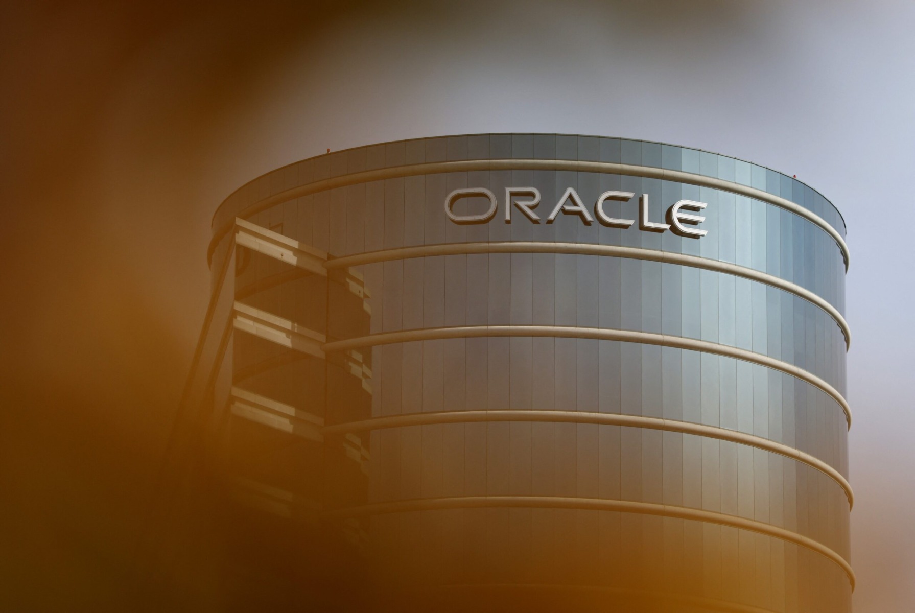 Larry Ellison renunță la planul de a vinde acțiuni Oracle de 7,5 miliarde de dolari