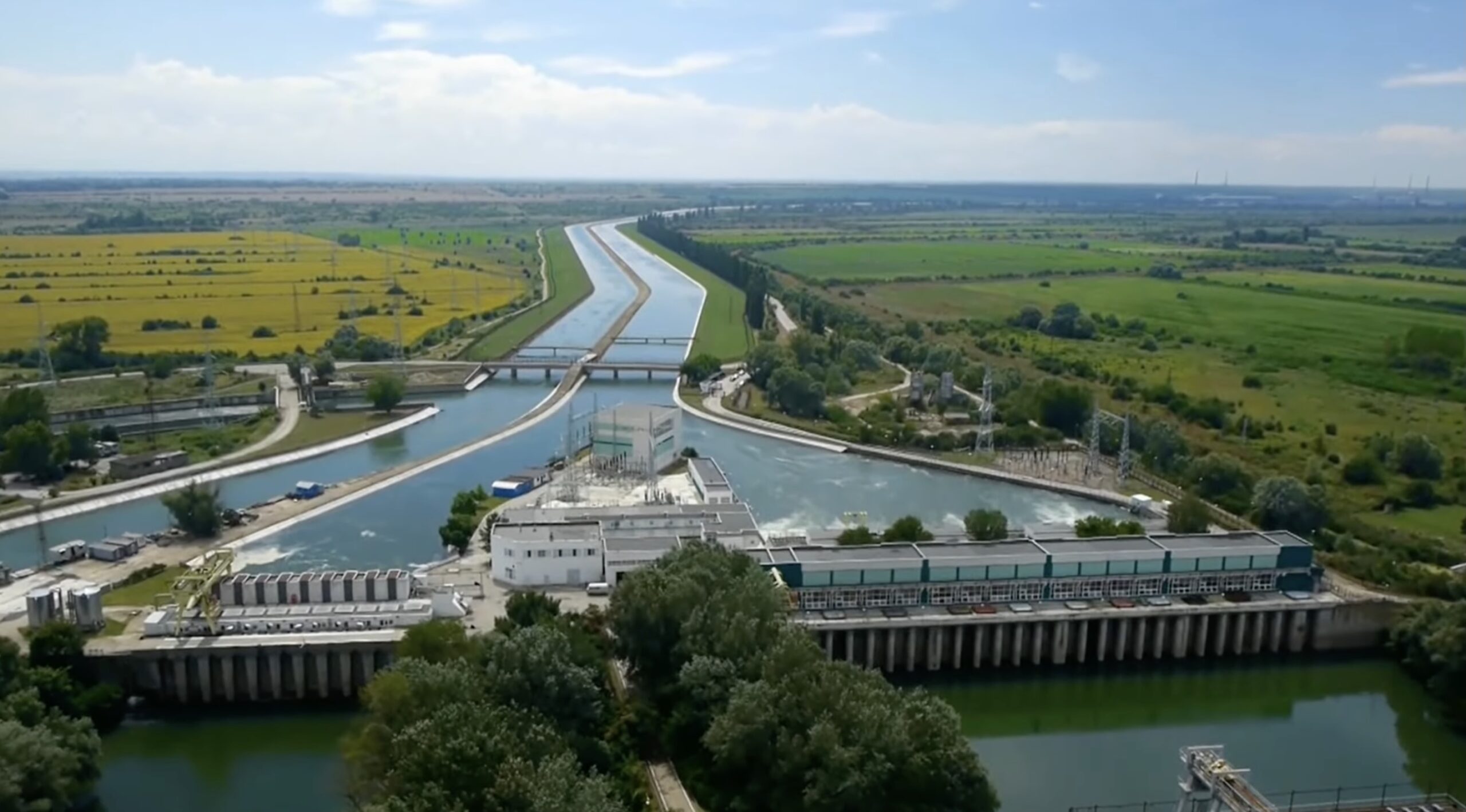 Nivelul scăzut al Dunării dă peste cap extinderea CNE Kozlodui / Noile reactoare ar putea necesita turnuri de răcire / Cheltuieli în plus de 20 de miliarde de euro