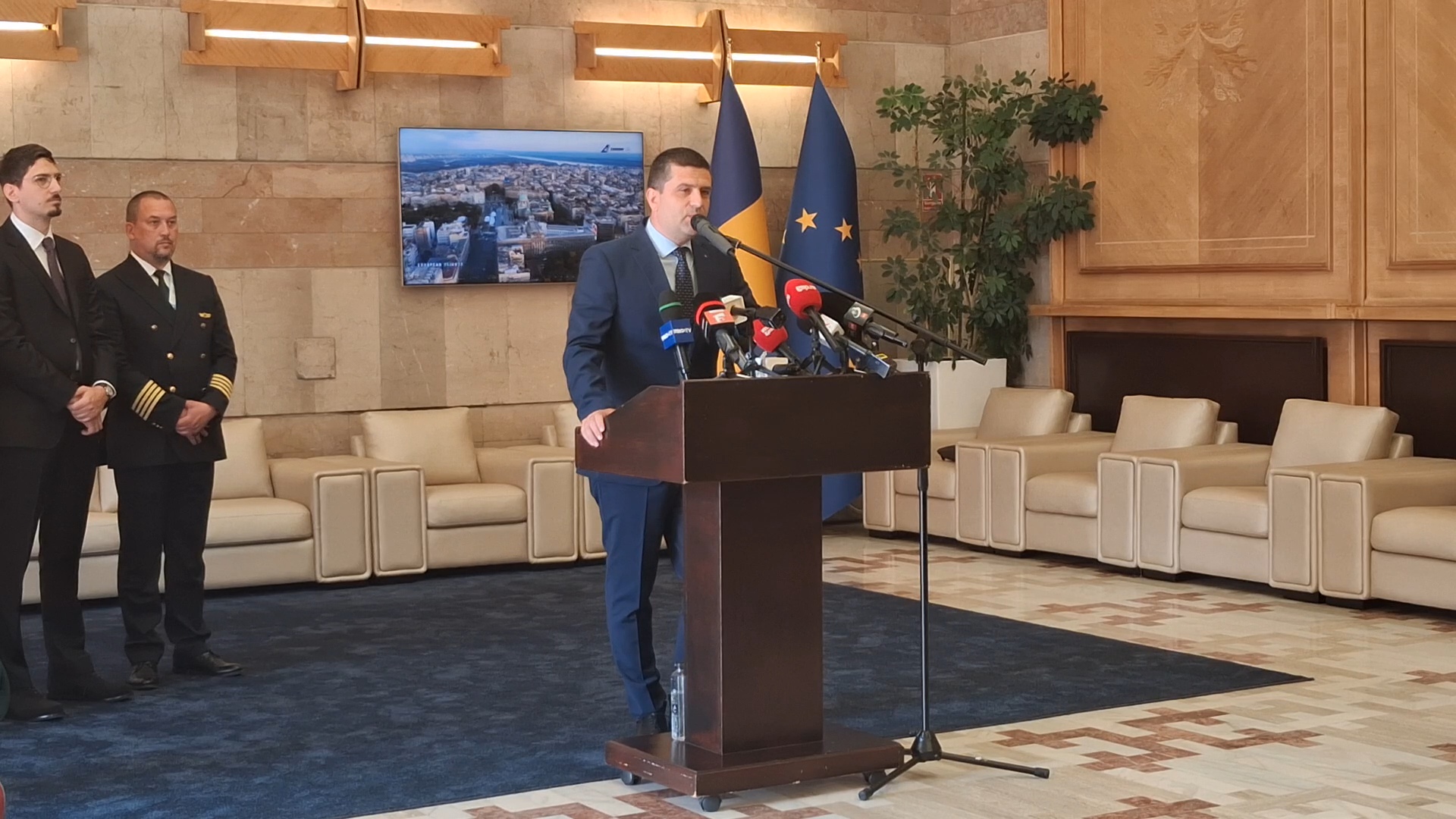 Radu Miruță, despre situația Tarom: „Am refuzat un buget mincinos, care dădea bonusuri unora, dar înroba mai adânc compania”