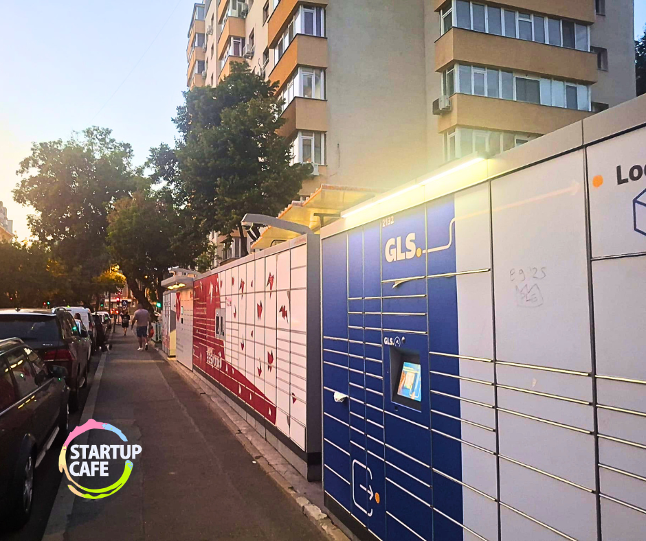 FOTO: „Sunt independent”. La 74 de ani, dl. Ion stă într-o casă din panouri „sendviș”, în București, și face 1.000 EUR/lună cu lockerele firmelor de curierat