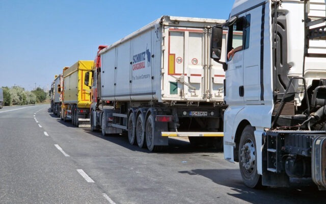 Taxa pe kilometru pentru camioanele de peste 3,5 tone intră în vigoare la 1 octombrie. CONAF cere teste pentru noul sistem