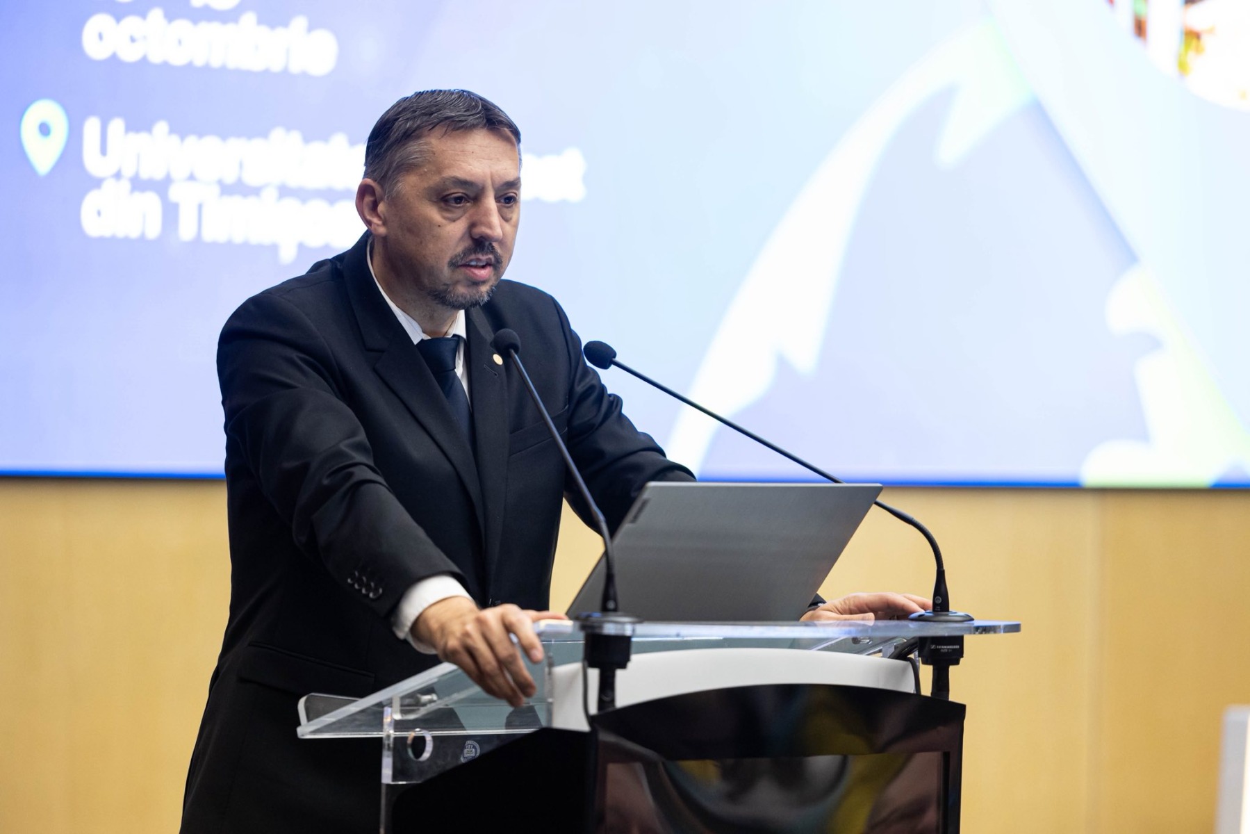 Daniel David, despre rezultatele PISA 2025:  „Infuzia de bani într-un sistem nereformat duce la anomalii” / „Nu e ceva în neregulă cu capacitatea copiilor”