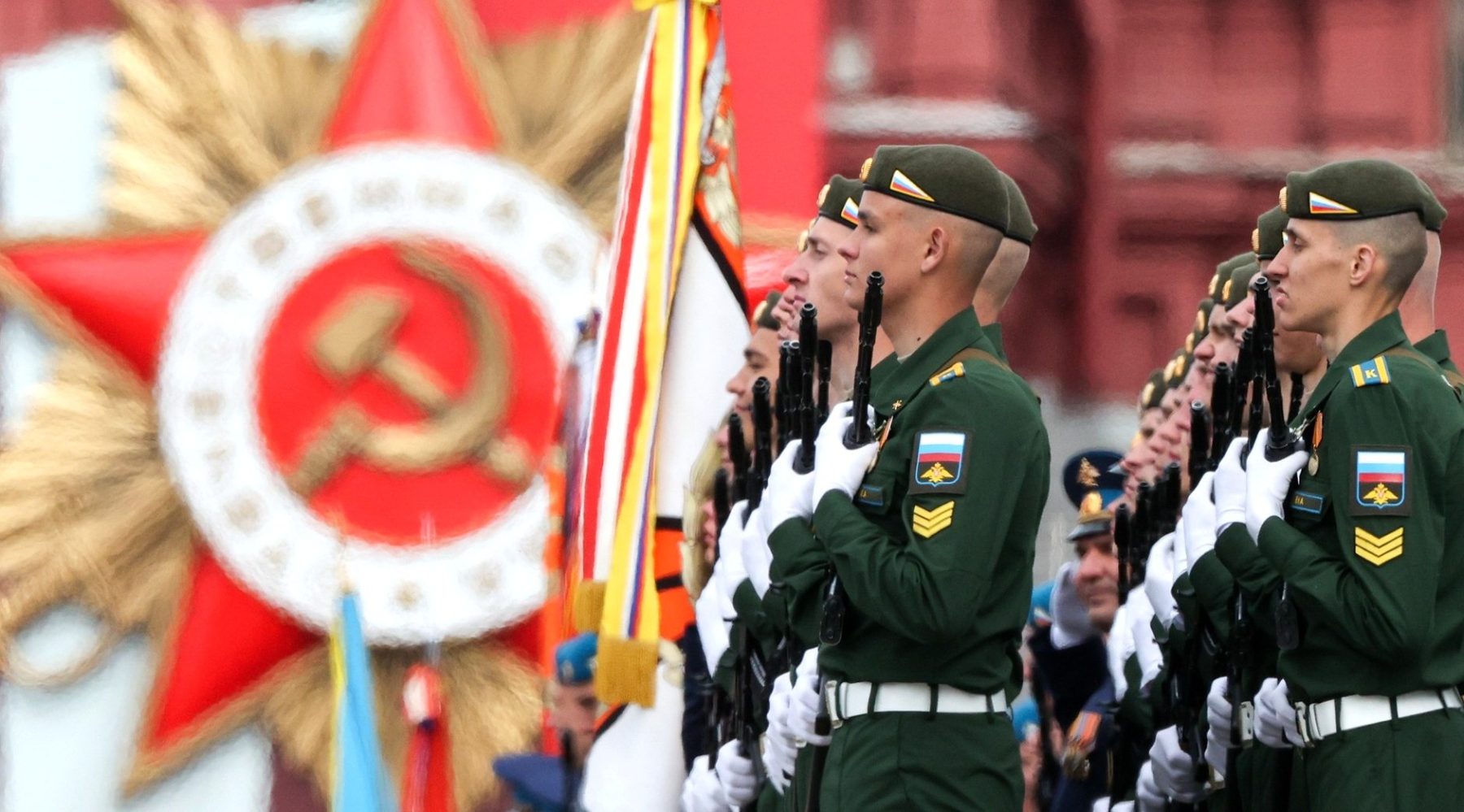 De la școală pe câmpul de luptă: cum își pregătește Rusia tinerii pentru război