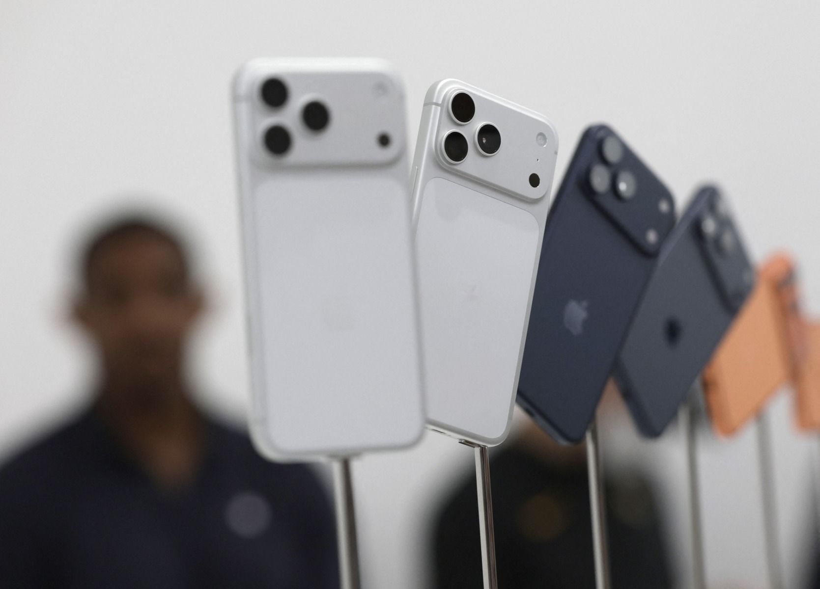 Compania Apple, obligată să plătească despăgubiri de 5,7 miliarde de dolari după ce a pierdut un proces privind tehnologia folosită pe iPhone și Apple Watch