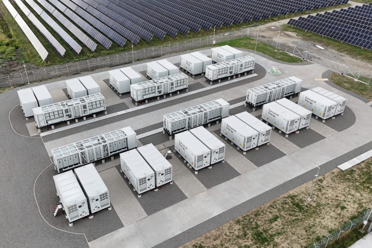 FOTO | Eurowind Energy România a pus în funcțiune sistemul de stocare de la Teiuș. Investiție de 21 de milioane de euro