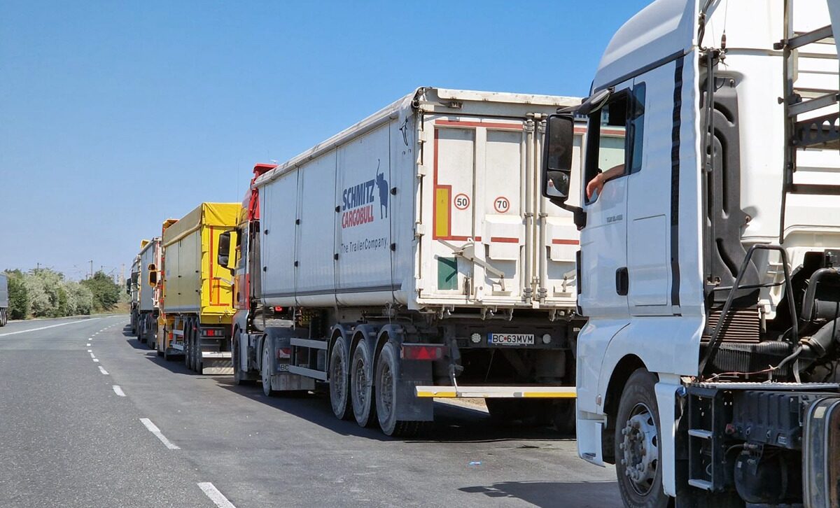 Guvernul modifică compensațiile acordate transportatorilor la combustibil / Reducerile la motorină scad și vor fi clasificate pe trei trepte, în funcție de scăderea accizei: 71, 57 sau 43 bani/litru