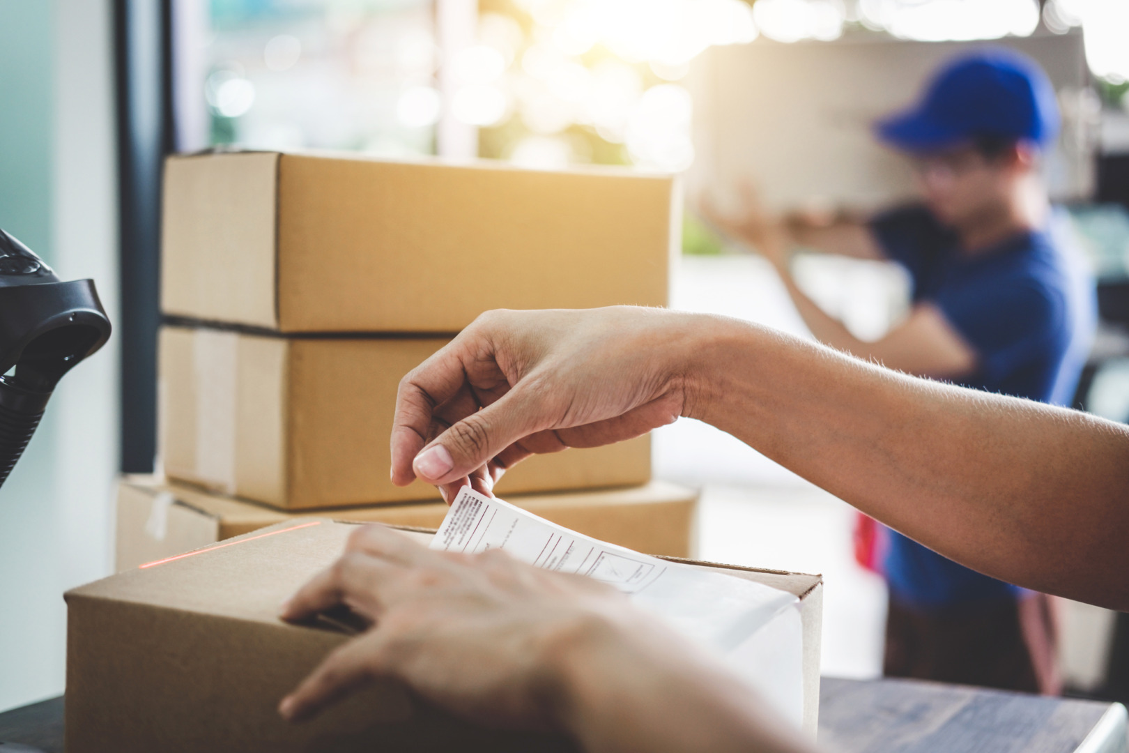 Industria textilă din Europa cere UE o taxă de 10 euro pentru coletele mici, în contextul expansiunii platformelor asiatice