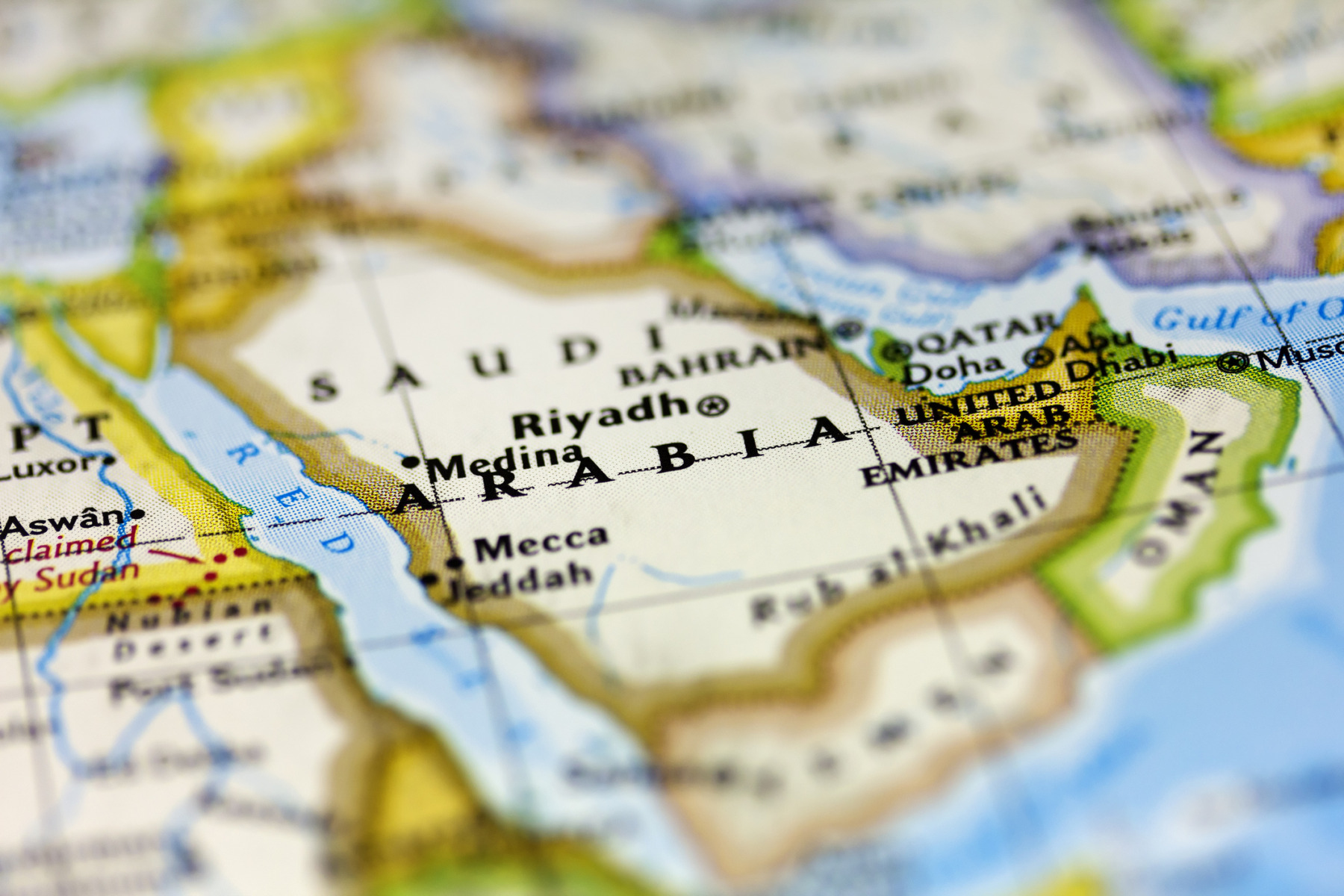 Arabia Saudită promite un „răspuns ferm” după atacurile rebelilor Houthi asupra aeroporturilor