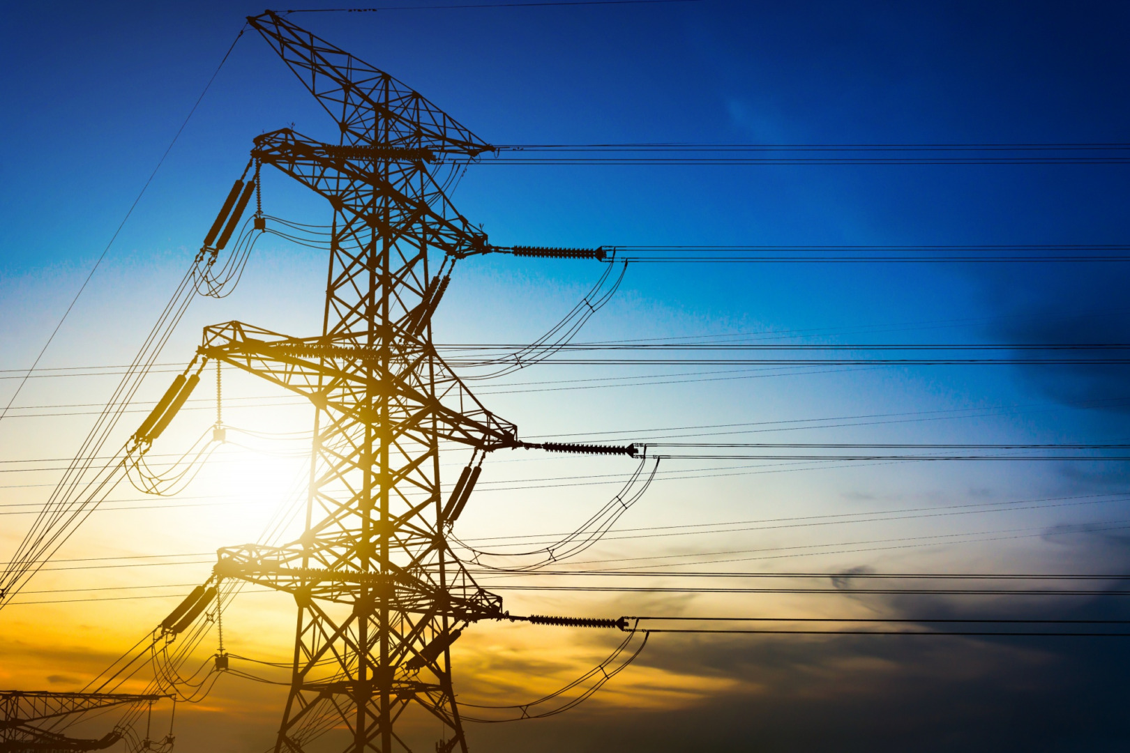 România a importat sâmbătă seară aproape 3.400 MW, mai mult decât toată producția de energie electrică a țării / Capacitatea maximă de import este de 4.000 MW