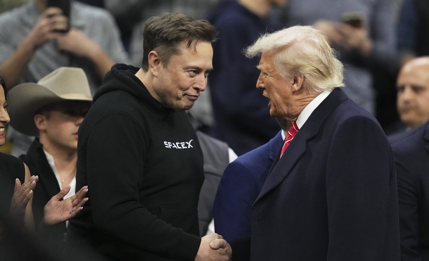 Trump i-a cerut lui Musk să ridice restricțiile asupra utilizării Starlink în Ucraina