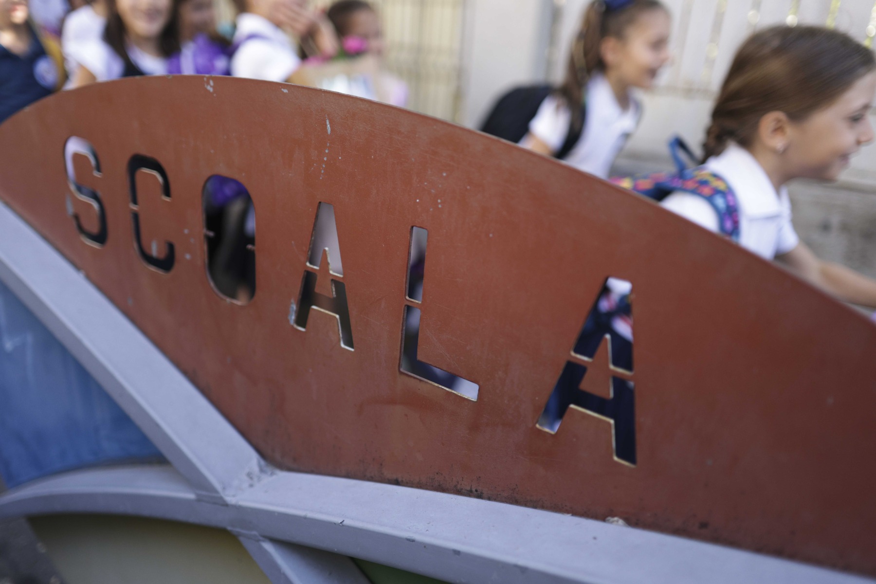Elevii intră în prima vacanţă din anul şcolar 2026-2027