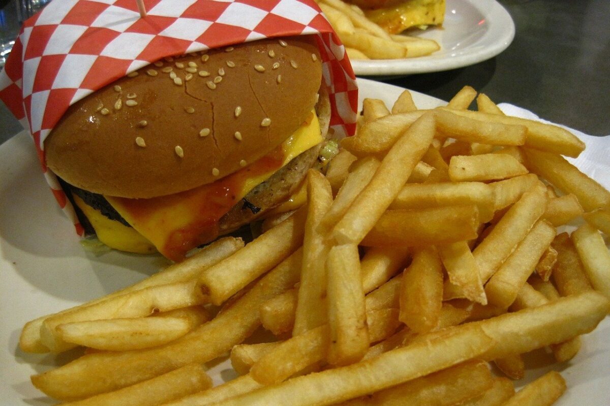 Același Big Mac, prețuri diferite de la un cartier la altul în SUA: Cum folosește McDonald’s algoritmul AI