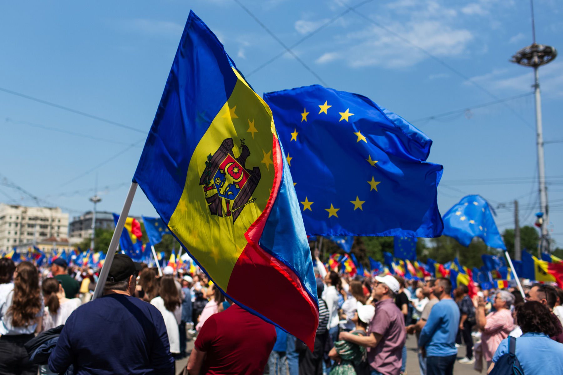 Extinderea UE: Comisia Europeană vrea să dea un nou impuls unui proces care își pierde elanul (Analiză Le Monde)