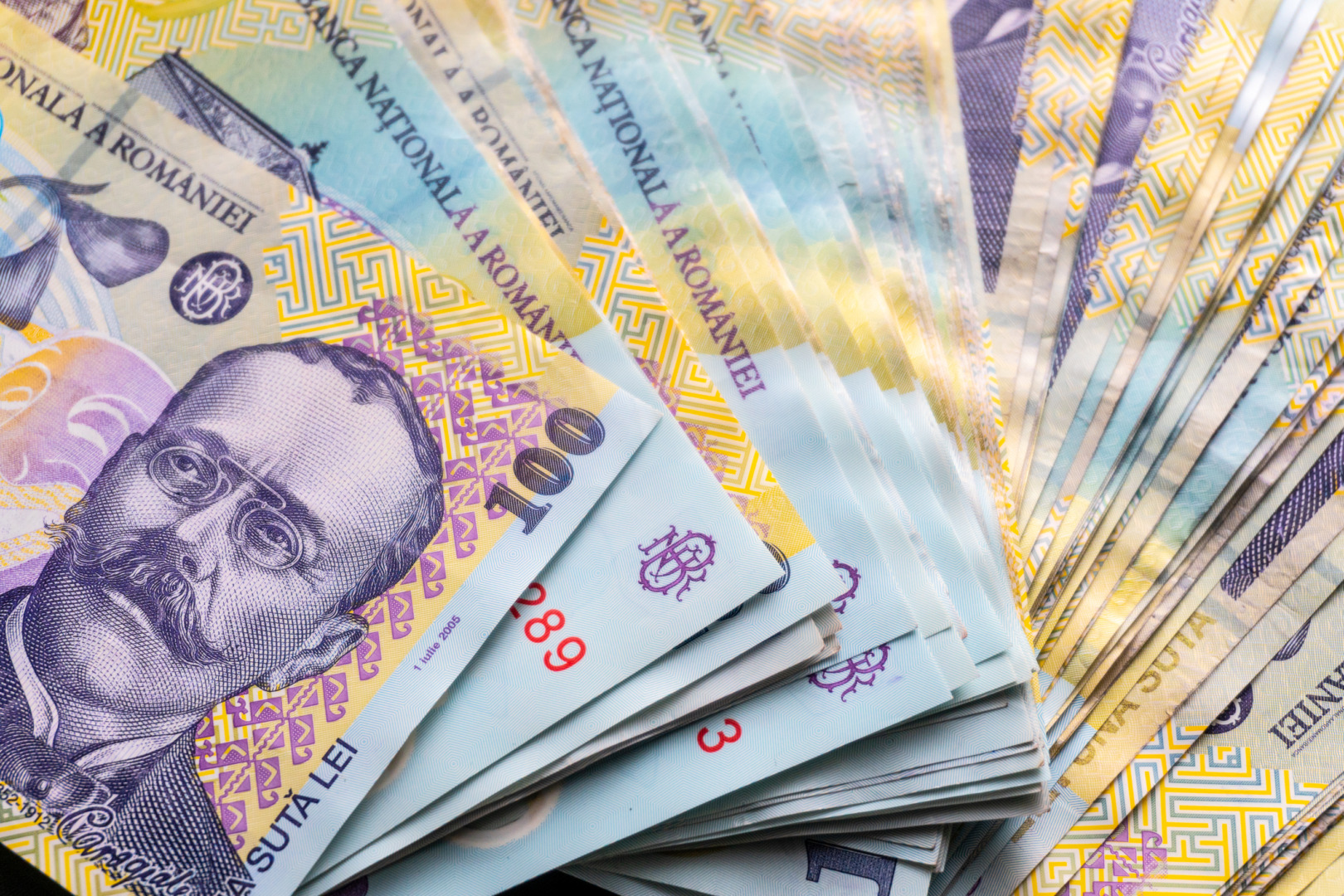 Ministerul Finanţelor a mai atras vineri 55 de milioane de lei de la bănci, după ce joi a împrumutat peste 886 de milioane