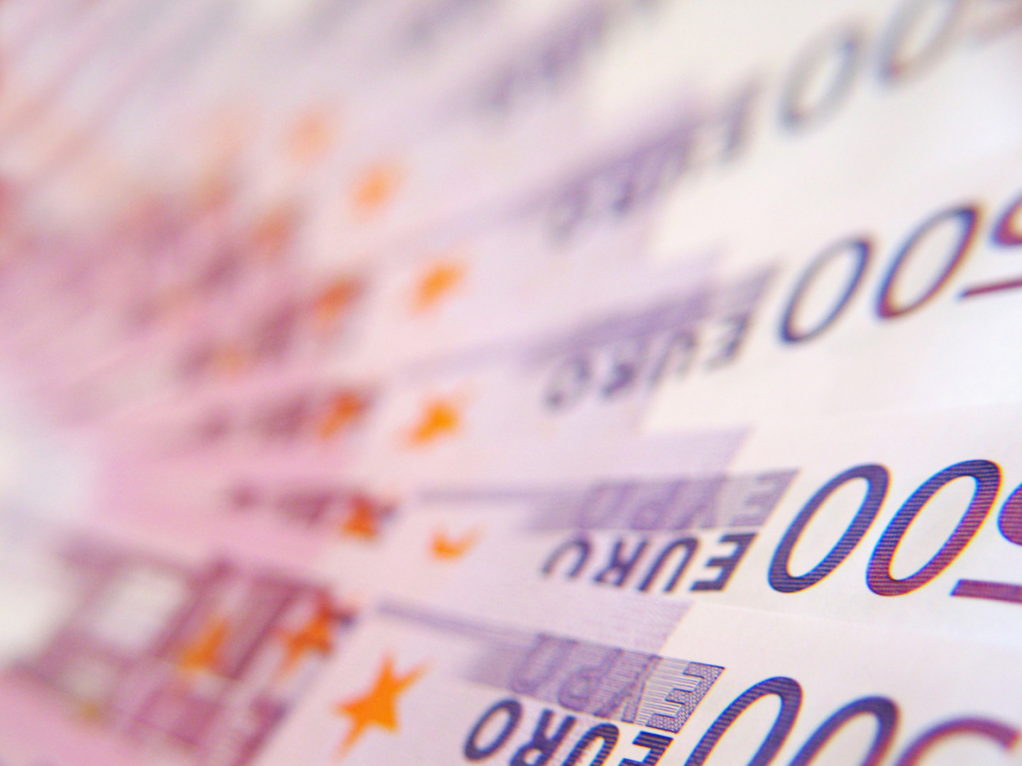 Anchetă la Vama din Aeroportul Otopeni, după ce au dispărut aproape 700.000 de euro