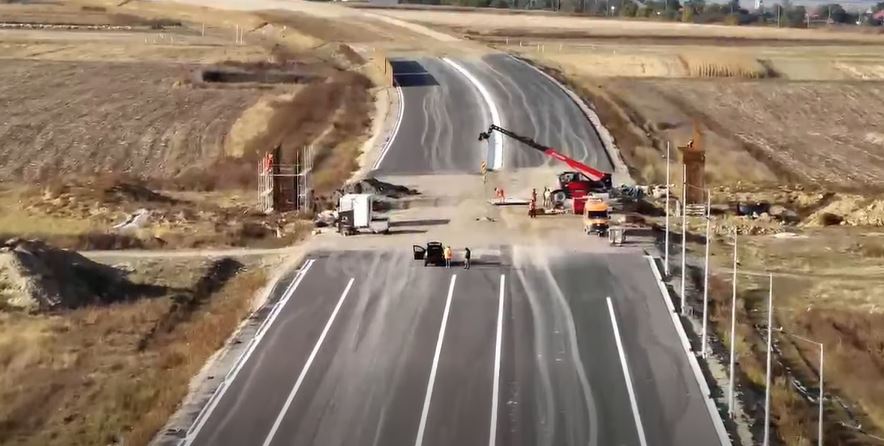 Autostrada A7: UMB a depășit 55% pe ultimul lot Bacău – Pașcani, dar va fi deschis la anul