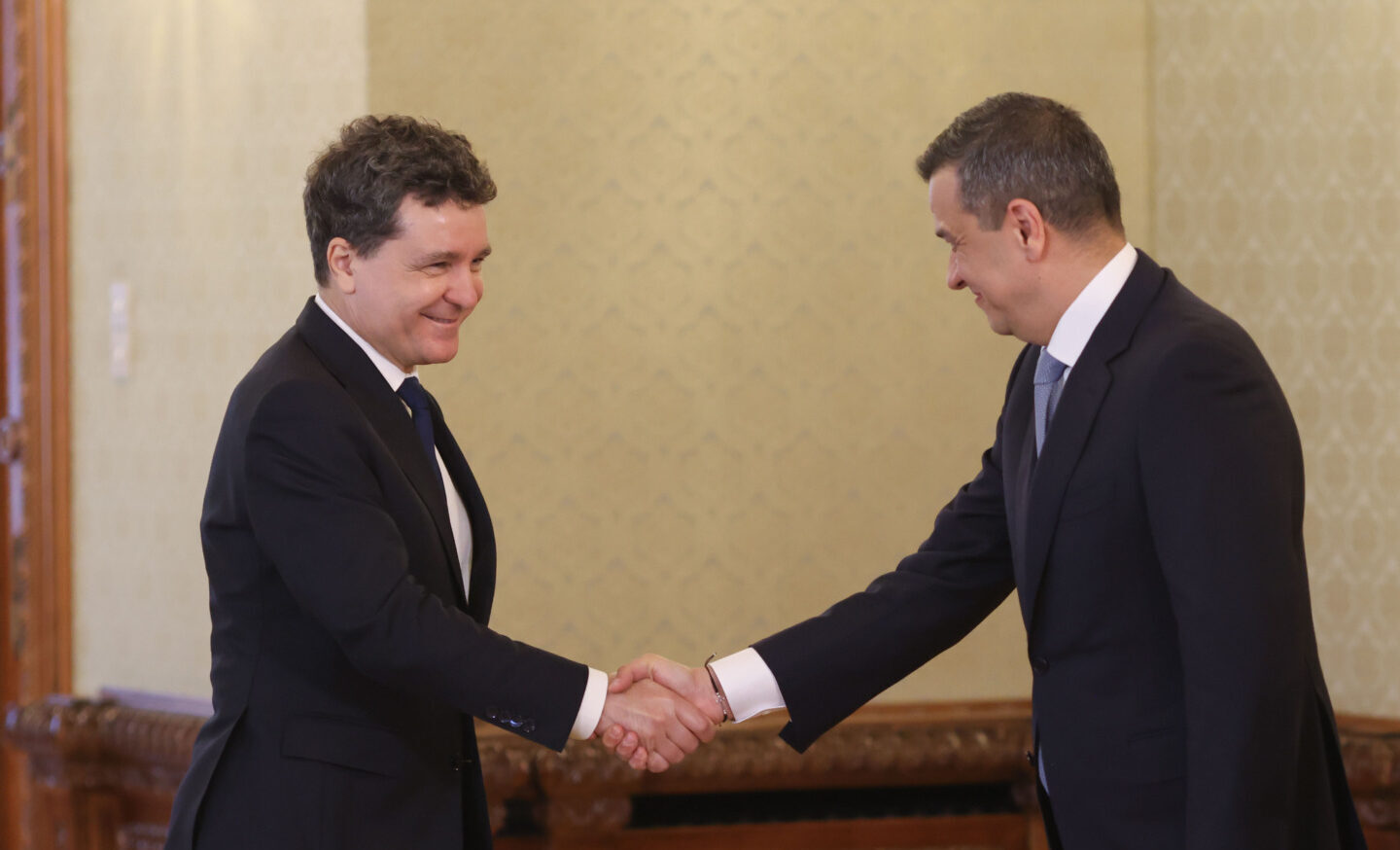 Presa spaniolă: România suntem noi toţi – haosul politic a cucerit Uniunea Europeană
